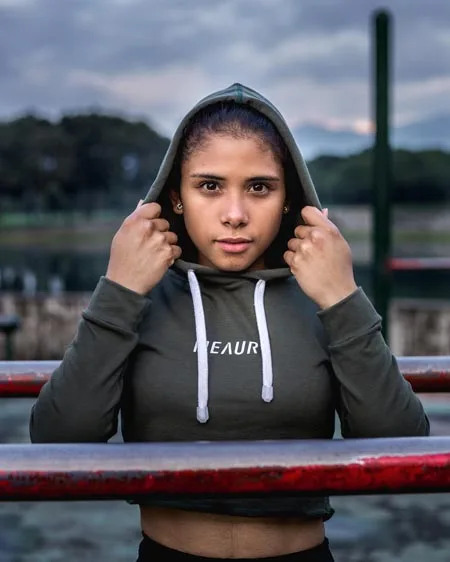 A fitness trainer using IG lives to grow followers